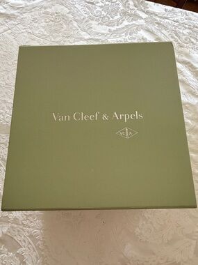 Van Cleef & Arpels Olive Green Presentation Box